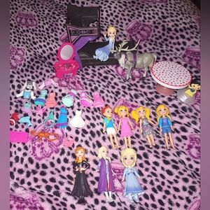Frozen Polly Pocket Playset With Dolls, Furniture, & Clothing
